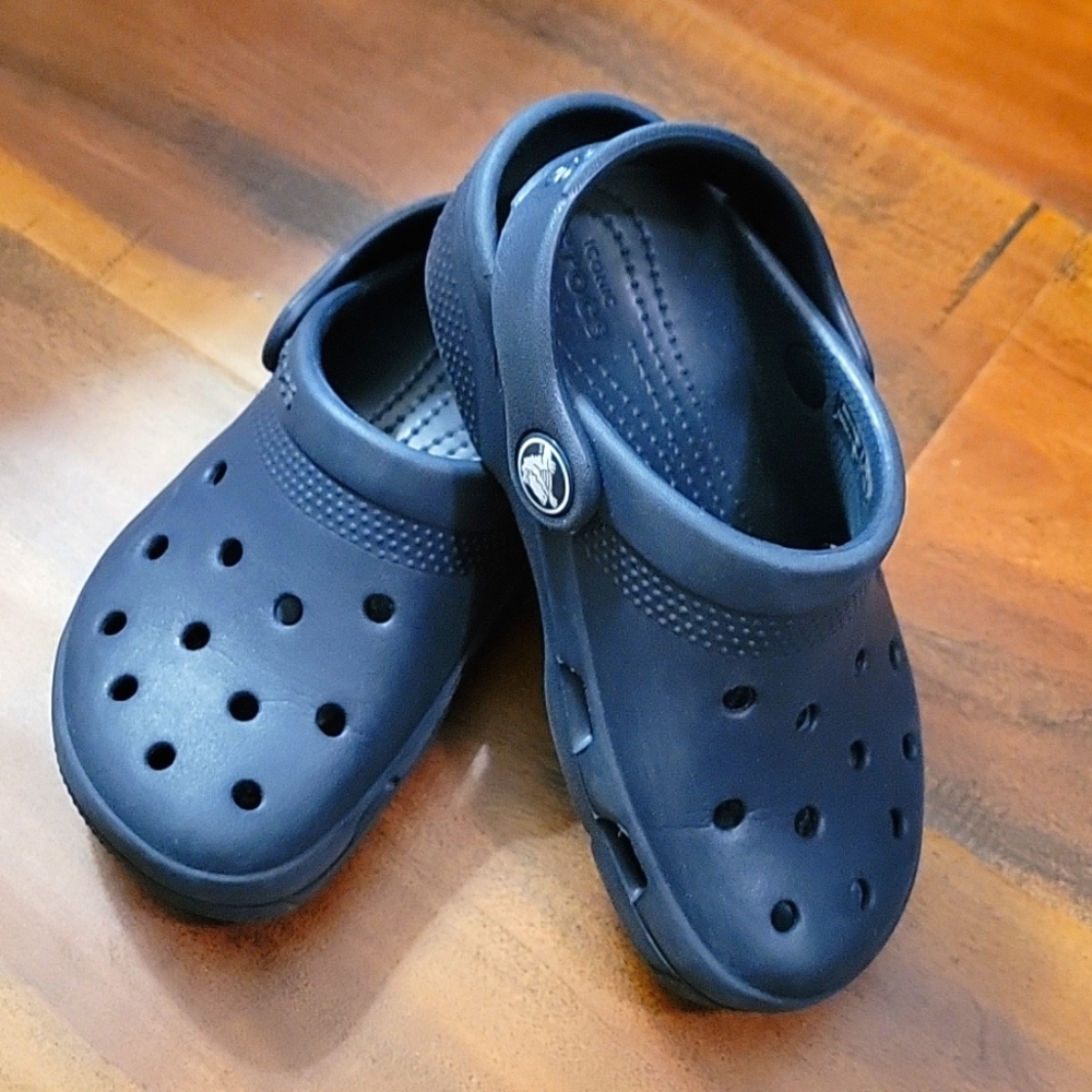 CLASSIC CROCS SIZE 10 TODDLER